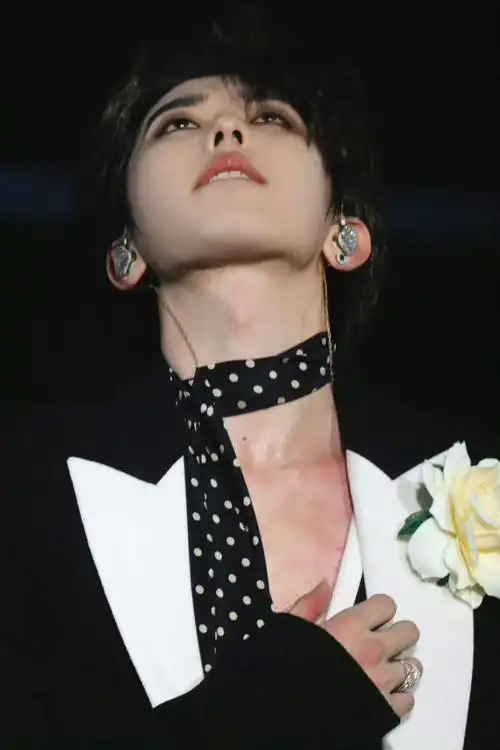 令人窒息的～ 喉结#蔡徐坤