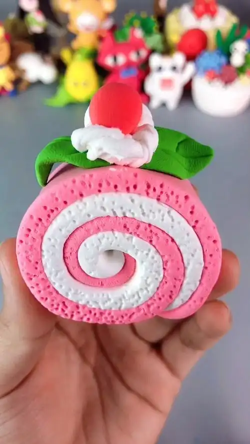 简单的粘土甜点草莓卷超轻粘土教程
