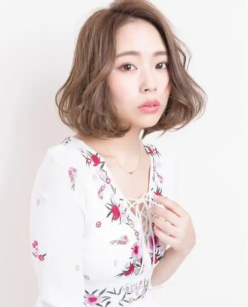 中长齐肩发这样烫美呆了