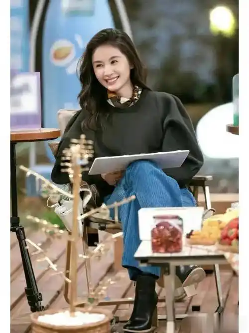 王子文最近的穿搭真的叹为观止,能够将不同的服饰搭配出高级的感觉