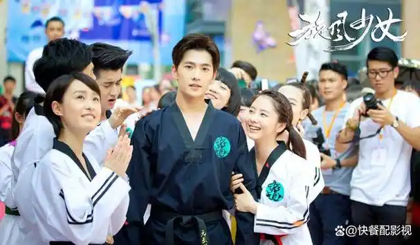 谭松韵饰范晓萤,雨婷儿饰曲光雅,焦恩俊饰曲向南,石筱群饰沈柠,蒋依依