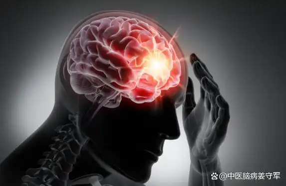 疼起来的时候,感觉有钉子在钉自己的神经,从大脑深处一直蔓延到头皮