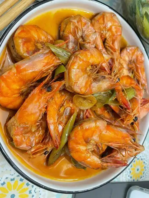 油焖虾和麻辣小龙虾