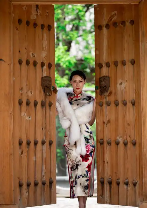 古城夏日旗袍人像