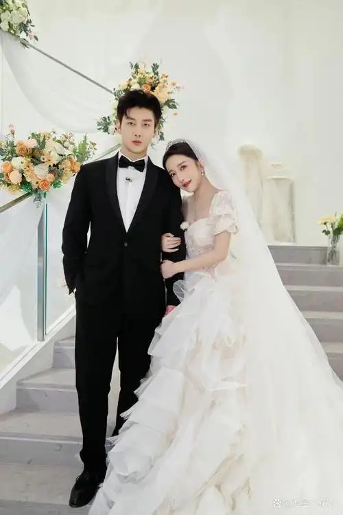 周艺轩求婚险些玩脱,王一博送上祝福,却被喊话伴郎请就位