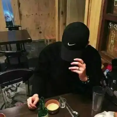 ins戴帽子个性男生头像