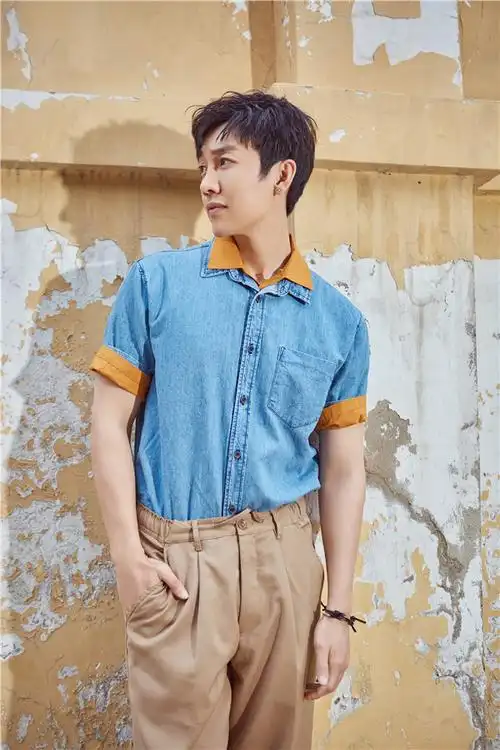 王野惊喜曝光一组街拍校园风清爽开撩