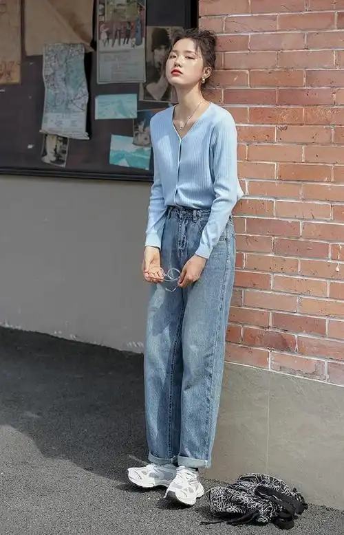 会穿的女人都选牛仔裤配上这3款鞋子显高又时髦