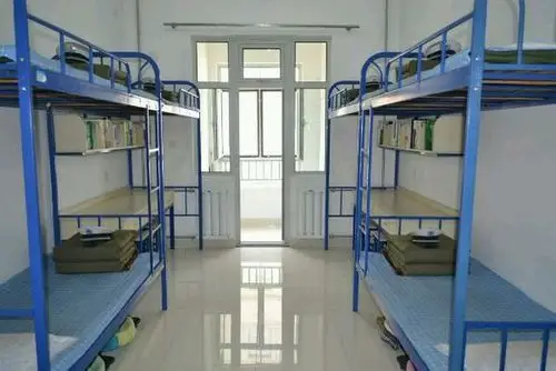 教育 正文 还记得高中时候的宿舍生活是什么样的,天天查打扫卫生等待