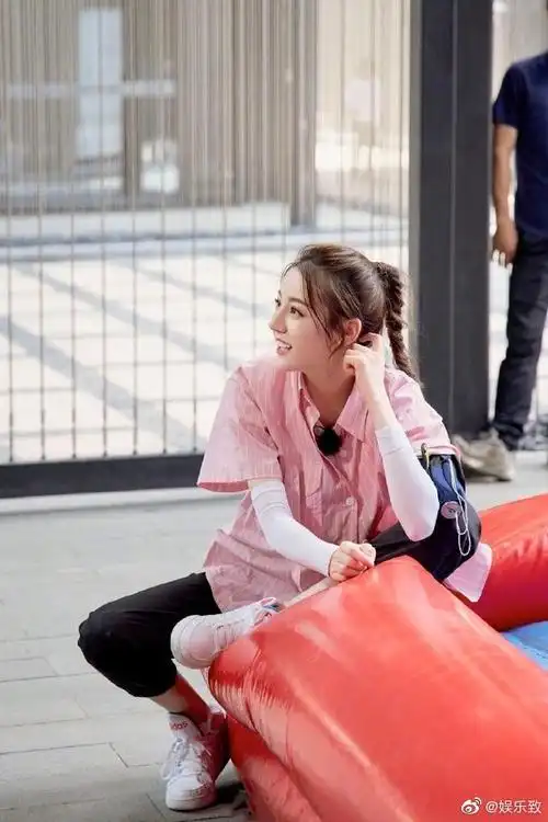 极限挑战热巴在极限挑战真是上镜啊帅气造型还撩人戴个草帽煞是