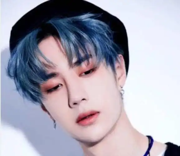 王一博"黑化"眼妆有多浓看到卸妆后的样子,网友还是画上吧