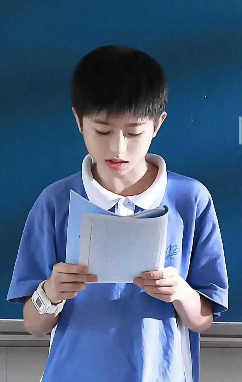 蔡徐坤照片 #ikun k我也曾经在上课时突然走神想你 - 抖音