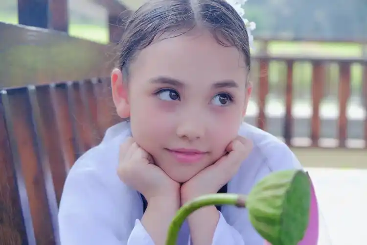 p>宋梓欣,中美混血女孩,2010年1月26日出生于广东中山.