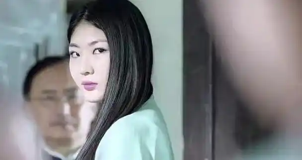 短裙白丝捆绑这竟是青春偶像题材