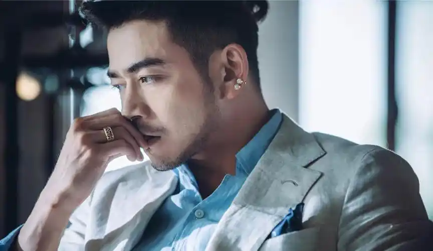 《归还世界给你》杨烁化身霸道总裁,亦正亦邪,只为寻求真相