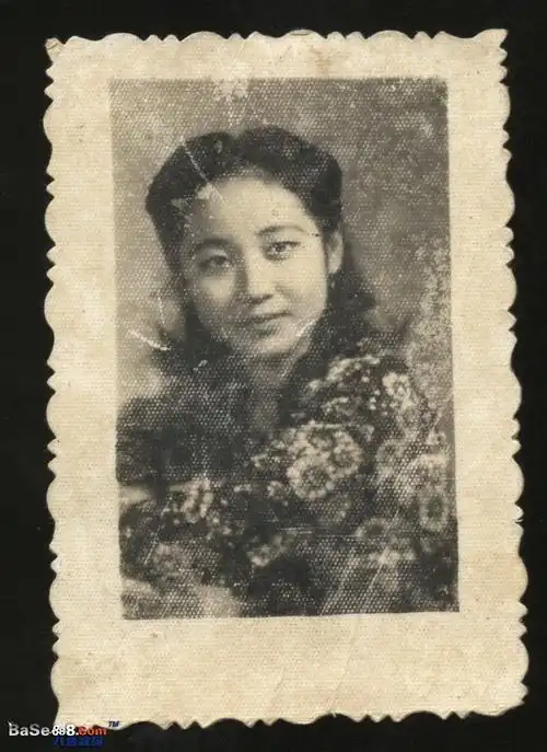 老照片修复 -- 鲜艳少女的旧照片修复