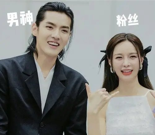 唱吴亦凡的歌,在节目中模仿其他姐姐,她是在走谢娜的风格吗?