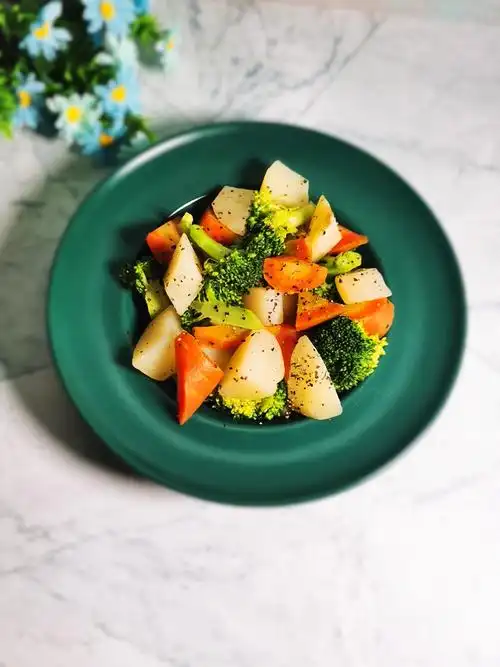 土豆蔬菜拼盘的做法