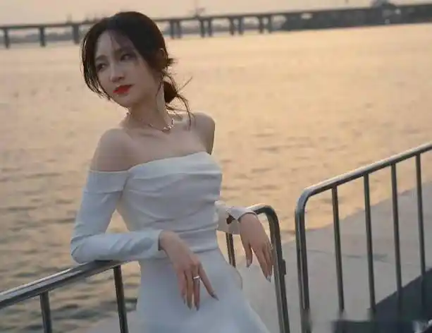 孟佳35岁的美丽传奇:曼妙身影 智慧火花,这谁hold住的璀璨瞬间集锦!