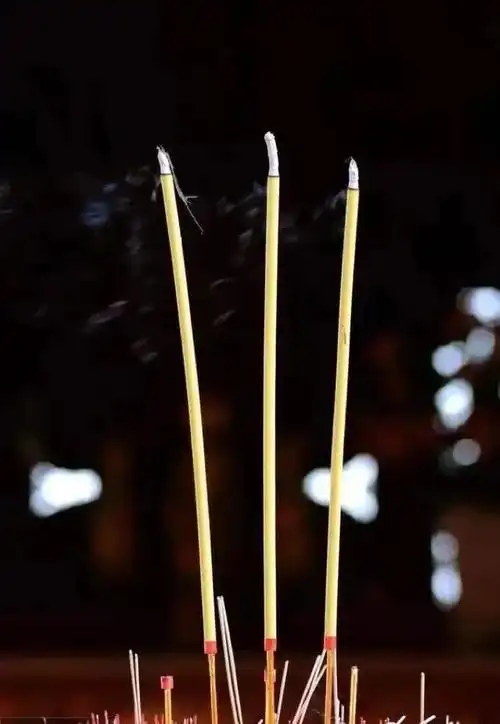 香烧的中间高两边低好吗?(香烧的两边高中间低代表什么)