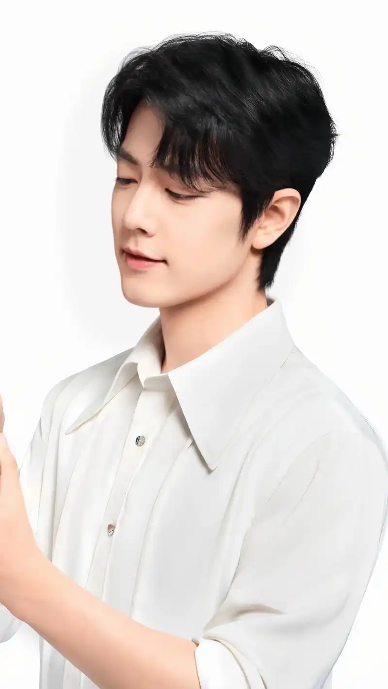 日常见肖战 #禁欲系 "你是我光想想都会偷着乐的人"#气质男神