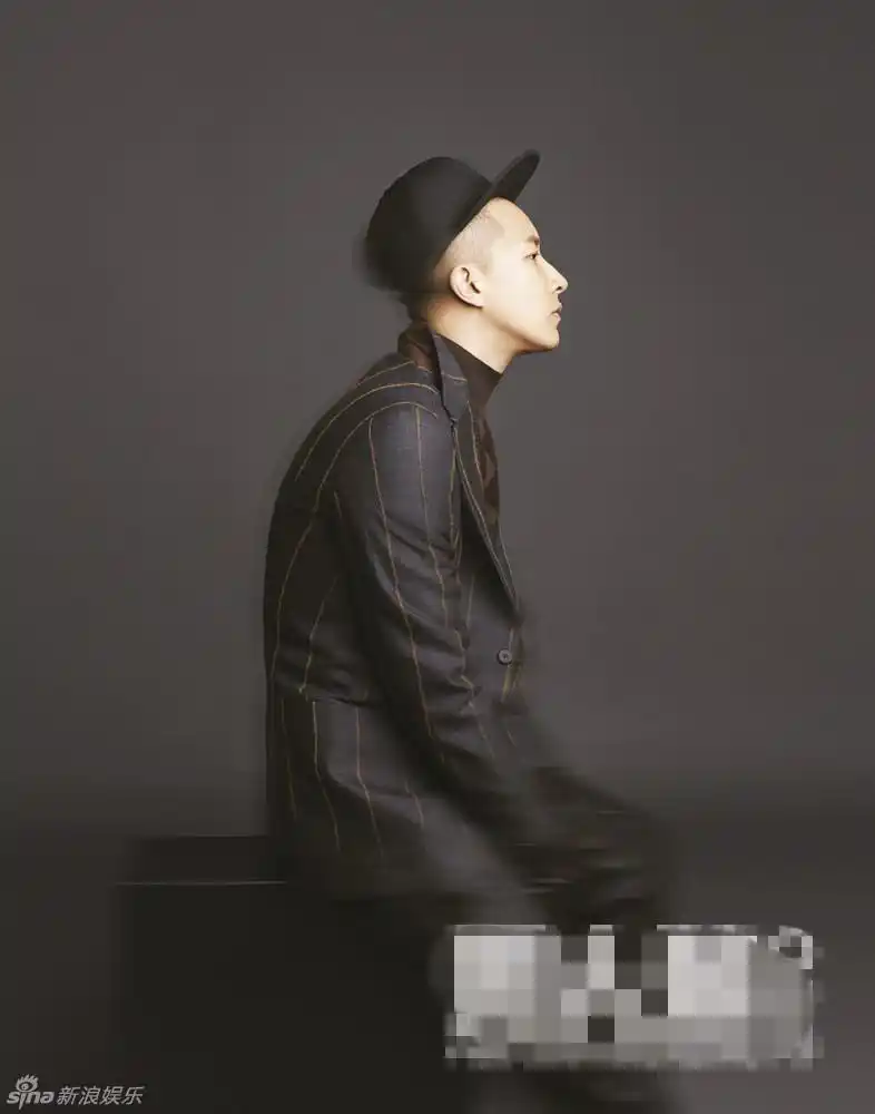 韩庚超短发登时尚杂志 展三十而立成熟