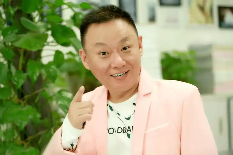 10登舞台,陪妻子抗病23年,倾家荡产依旧不离不弃_邵峰_赵霞_小品