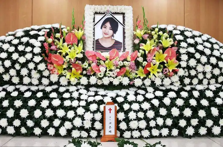 韩国21岁女团成员因车祸去世高恩妃灵堂照曝光高清大图