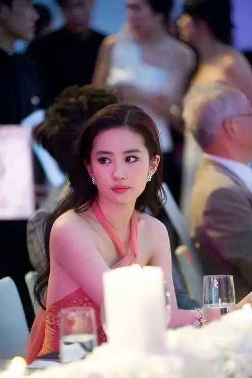 刘亦菲仙女下凡来感受下十年前无美颜无滤镜下天仙的震撼