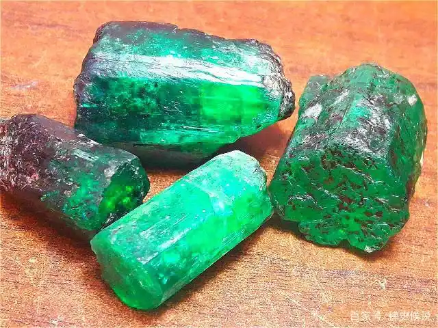 打捞出土的绿宝石原石