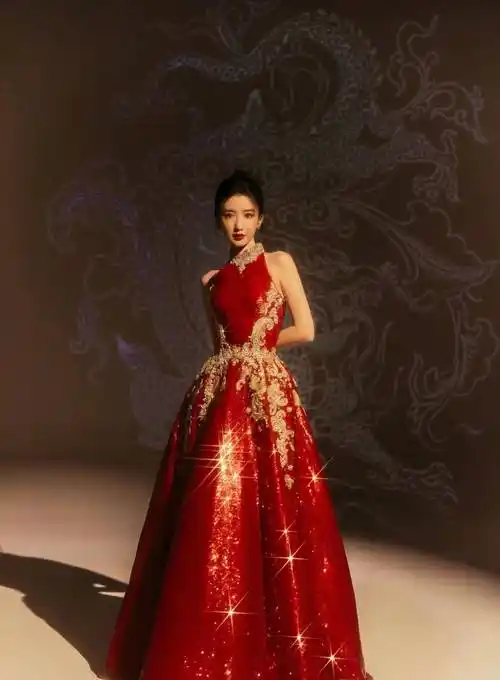 真是被毛晓彤的红裙子给美"翻"了_气质_舞台_红色