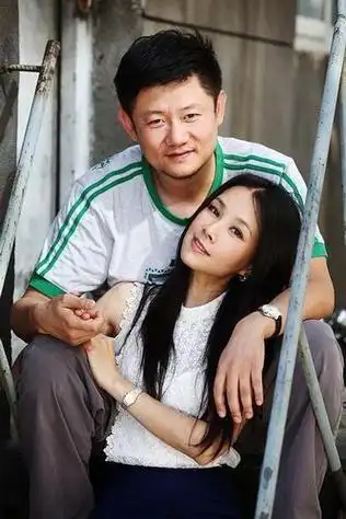 吕中家庭情况:吕中23岁嫁同学一双儿女事业有成(19)