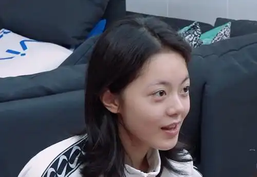 赵今麦"素颜照"被疯传,一旁的杨颖却在偷偷化妆,网友炸锅了