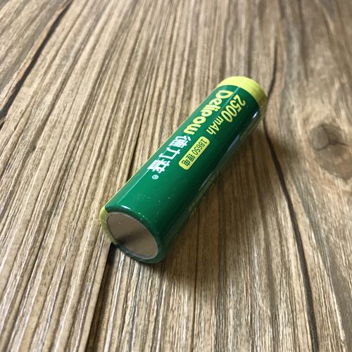 德力普18650锂电池高容量3.7v充电2500毫安实际容量强光手电使用