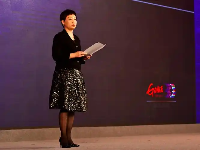 自制手机,做社交电商,杜鹃给成立30年的国美立了个新基调