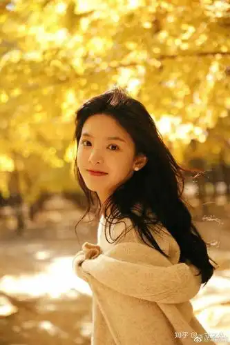 有没有笑的很甜很可爱的照片适合做女生头像?