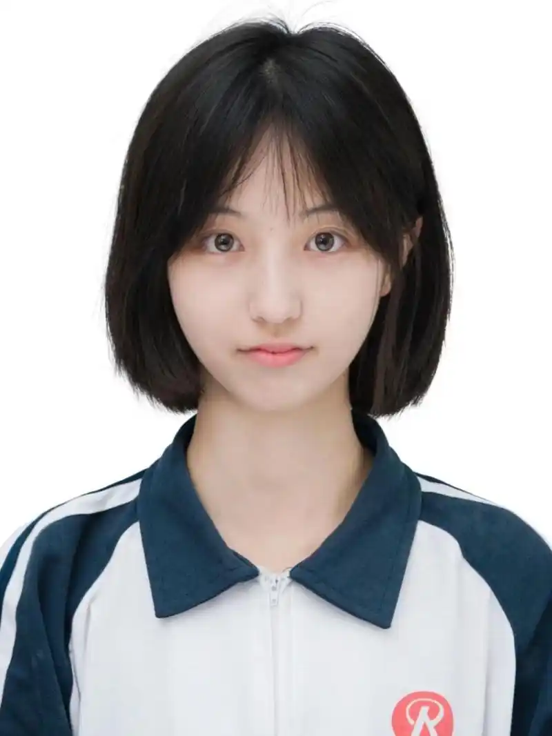 朋友说我长了一张素颜也漂亮的脸  说我简单一张证件照,不修容颜都有