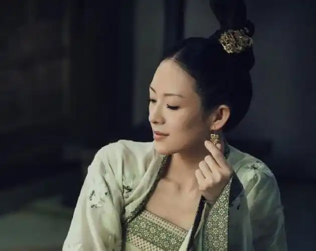 上阳赋又出新雷点章子怡拍古装剧穿运动鞋观众直呼太跳戏