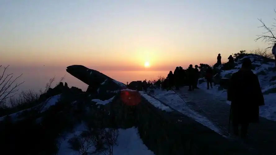 p>日观峰,山东 a target="_blank" href="/item/泰山/5447" data