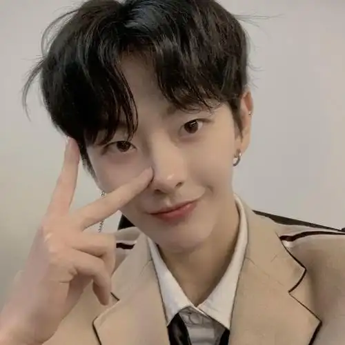 热销假发男短发韩版帅气 学生中分_假发男短发帅气自然韩版中分刘海