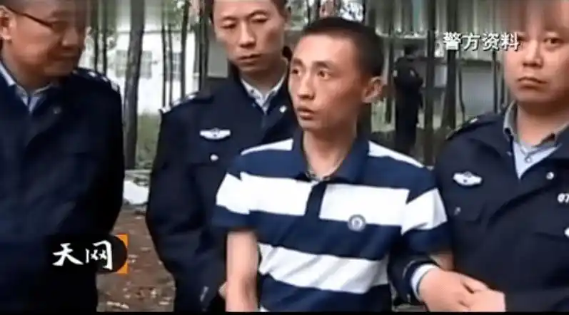 指认现场的王吉营几人先将犯罪现场清理了一下,这个过程中,付刚觉得