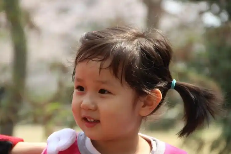 可爱的小女孩————留住美好的童年.