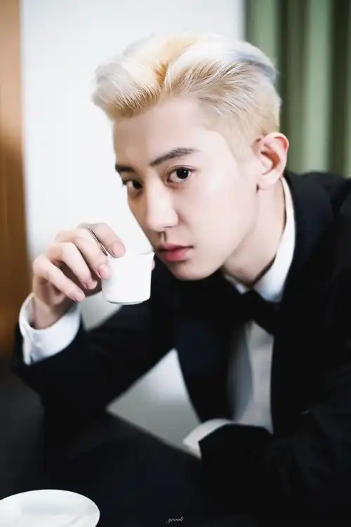 今天也是想你的一天穿西装太帅气了～朴灿烈超话#朴灿烈心动时刻