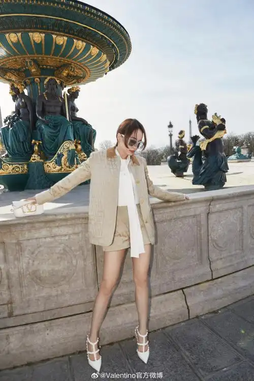 两套街拍大片,令你想起哪两首@蔡依林的歌?