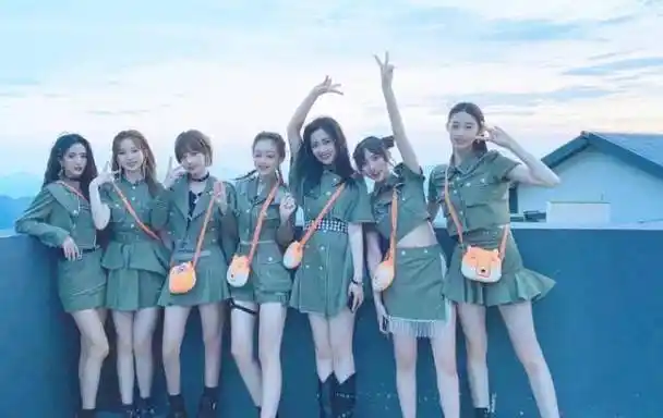 哇唧唧哇在创造营中接下了三个团队:火箭少女101,r1se以及硬糖少女303