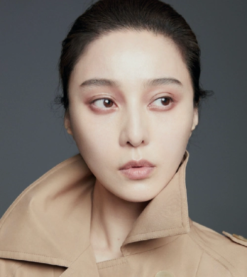 范冰冰#最新时尚大片尝试概念妆,怼脸拍暴露真实面部,崎岖怪异