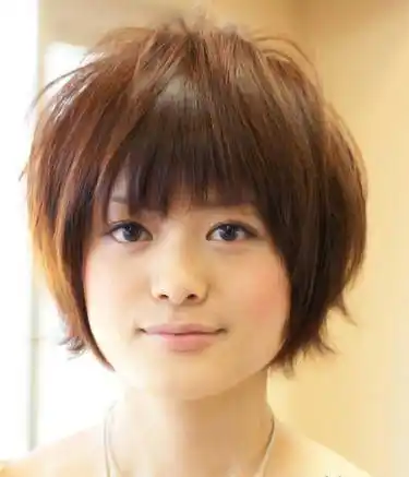 十种最适合国字脸女生的发型(10款适合国字脸女人的发型)插图8