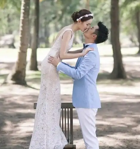 今年明星结婚的人真多,陈赫这对长跑夫妇也进入殿堂.