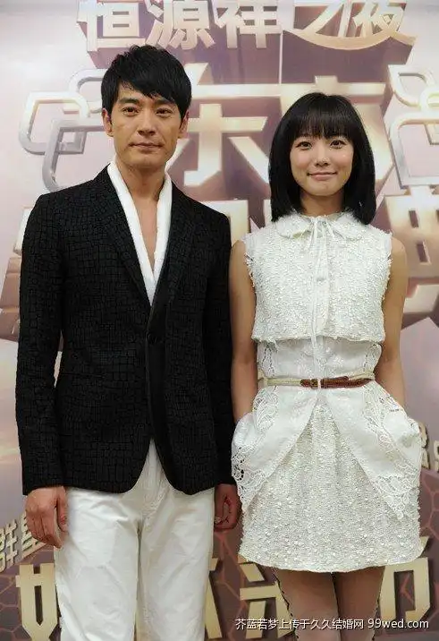 喜报李光洁王珞丹结婚照~王珞丹李光洁写真也拍了不少~~~亲密照片突显