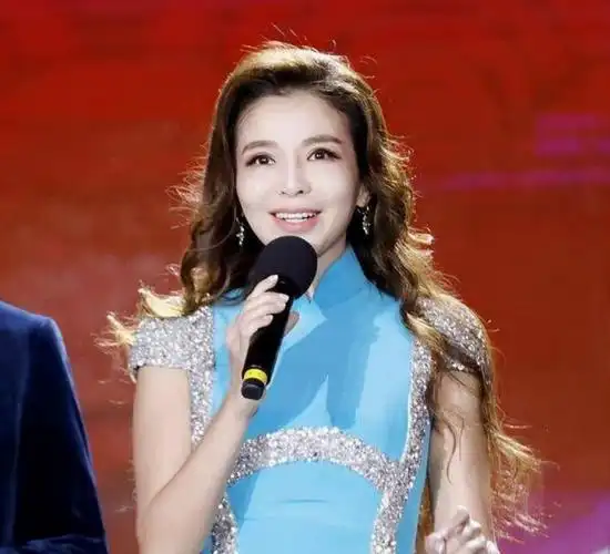 7位曾主持过央视春晚的女主持人,有人离婚又再婚,有人抗癌成功